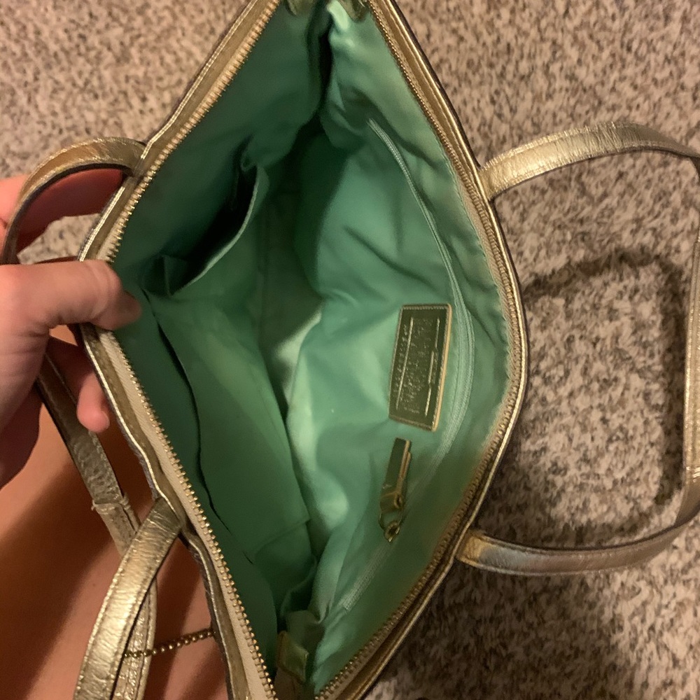 Authentic Coach - image 2